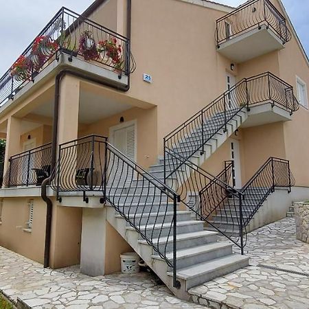 Apartmani Tomislav Krk Town Exterior foto