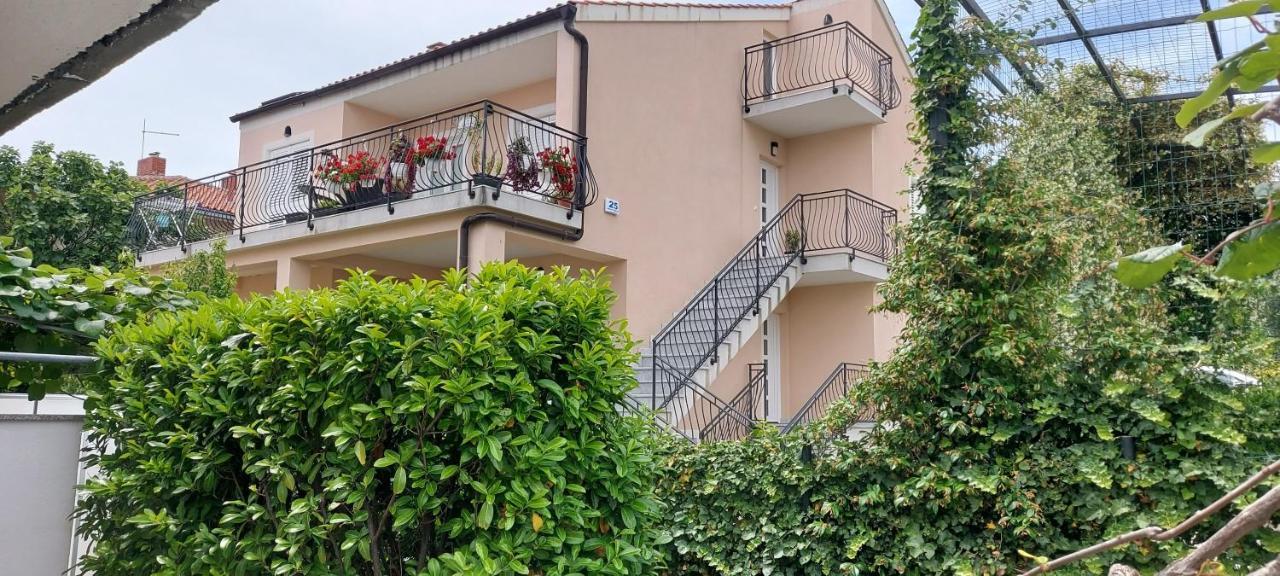 Apartmani Tomislav Krk Town Exterior foto