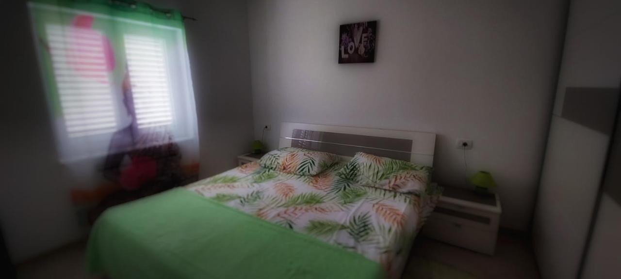 Apartmani Tomislav Krk Town Exterior foto