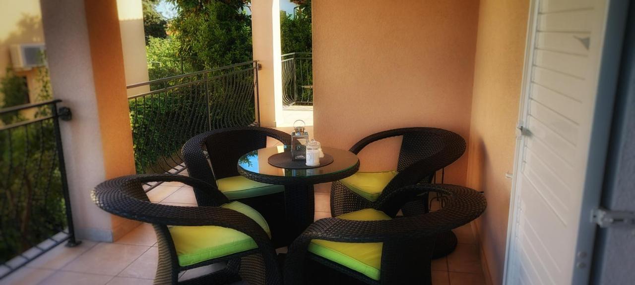 Apartmani Tomislav Krk Town Exterior foto